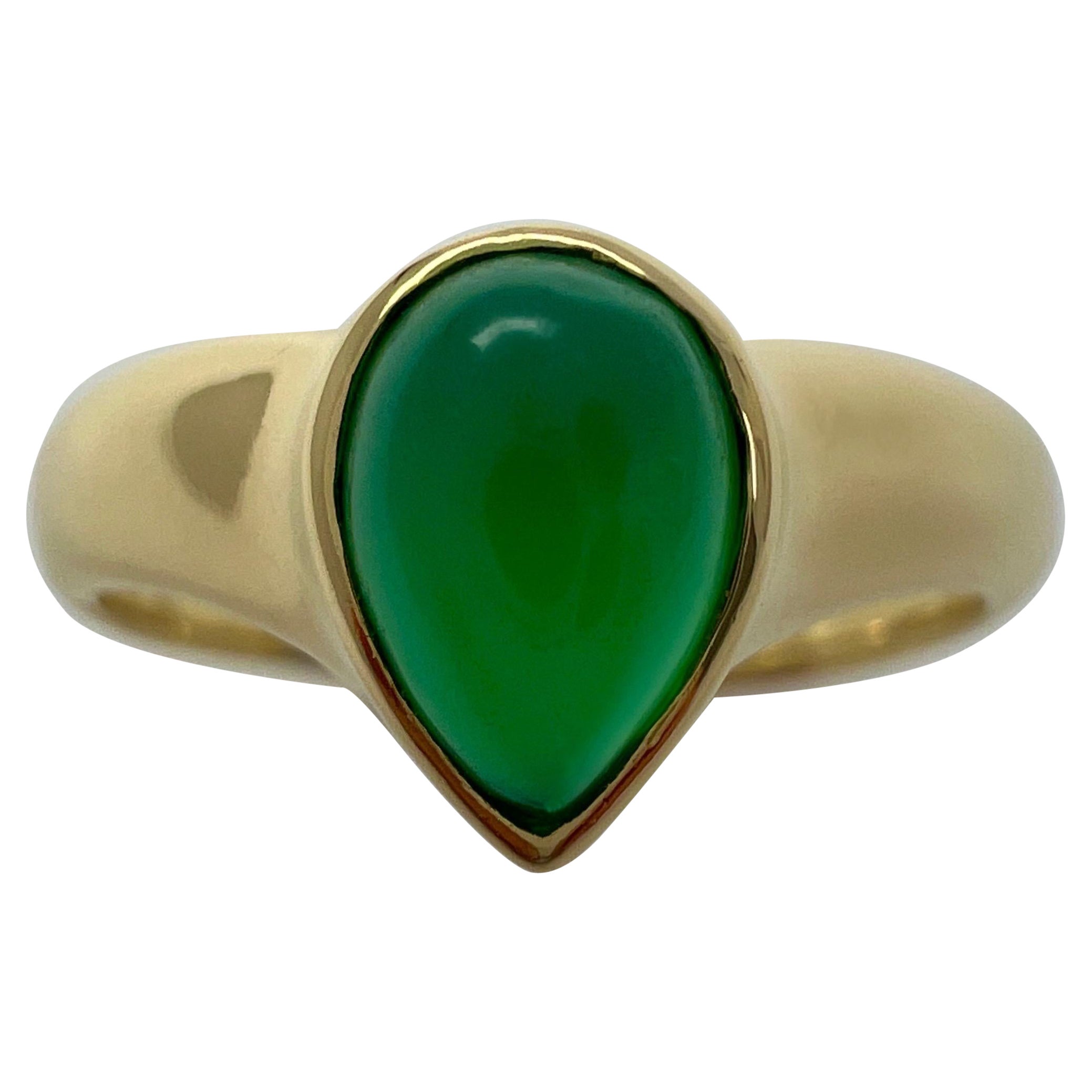 Rare Vintage Van Cleef & Arpels Green Chalcedony Pear Cut 18k Yellow Gold Ring For Sale