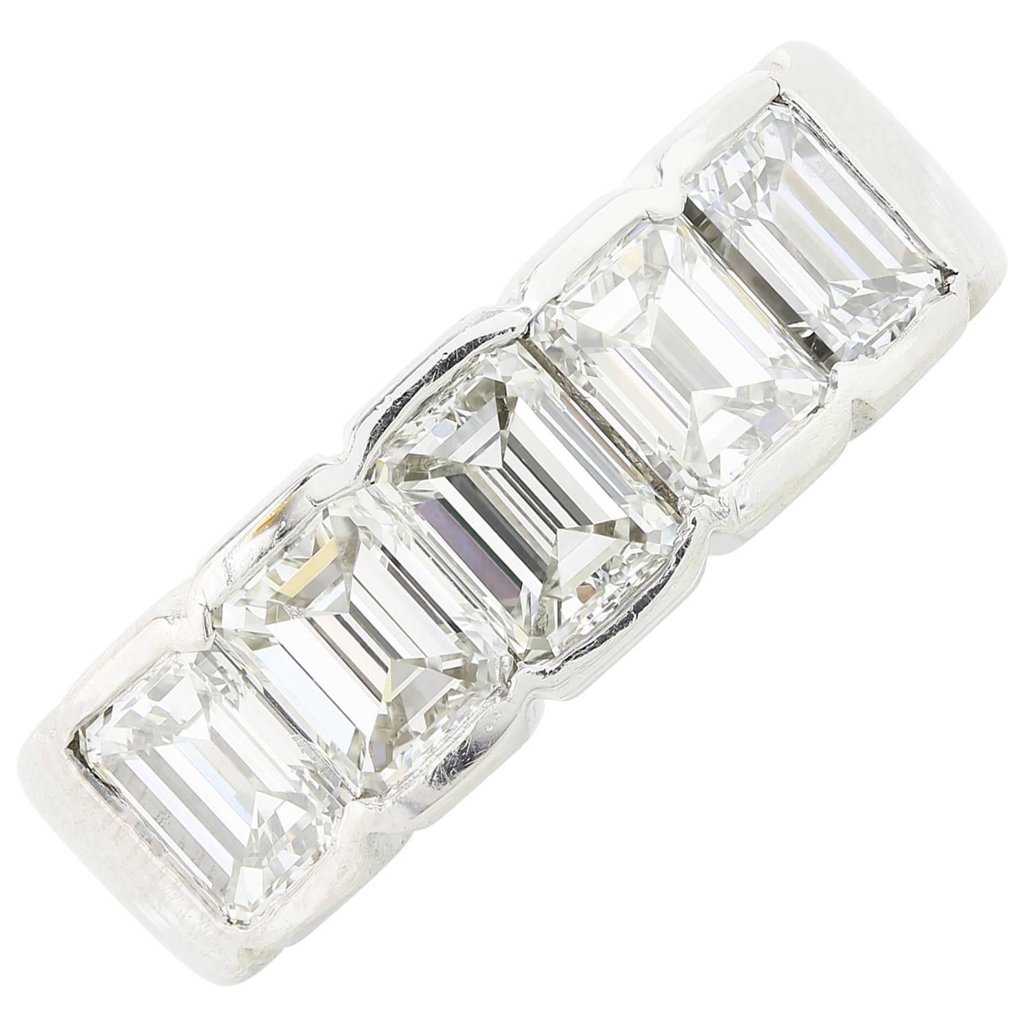 Platinring mit 3,16 Karat Diamanten im Smaragdschliff im Angebot