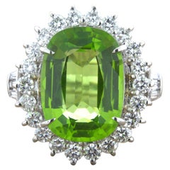 Anillo de Platino con Halo de Diamantes Peridoto de 7,92 Quilates