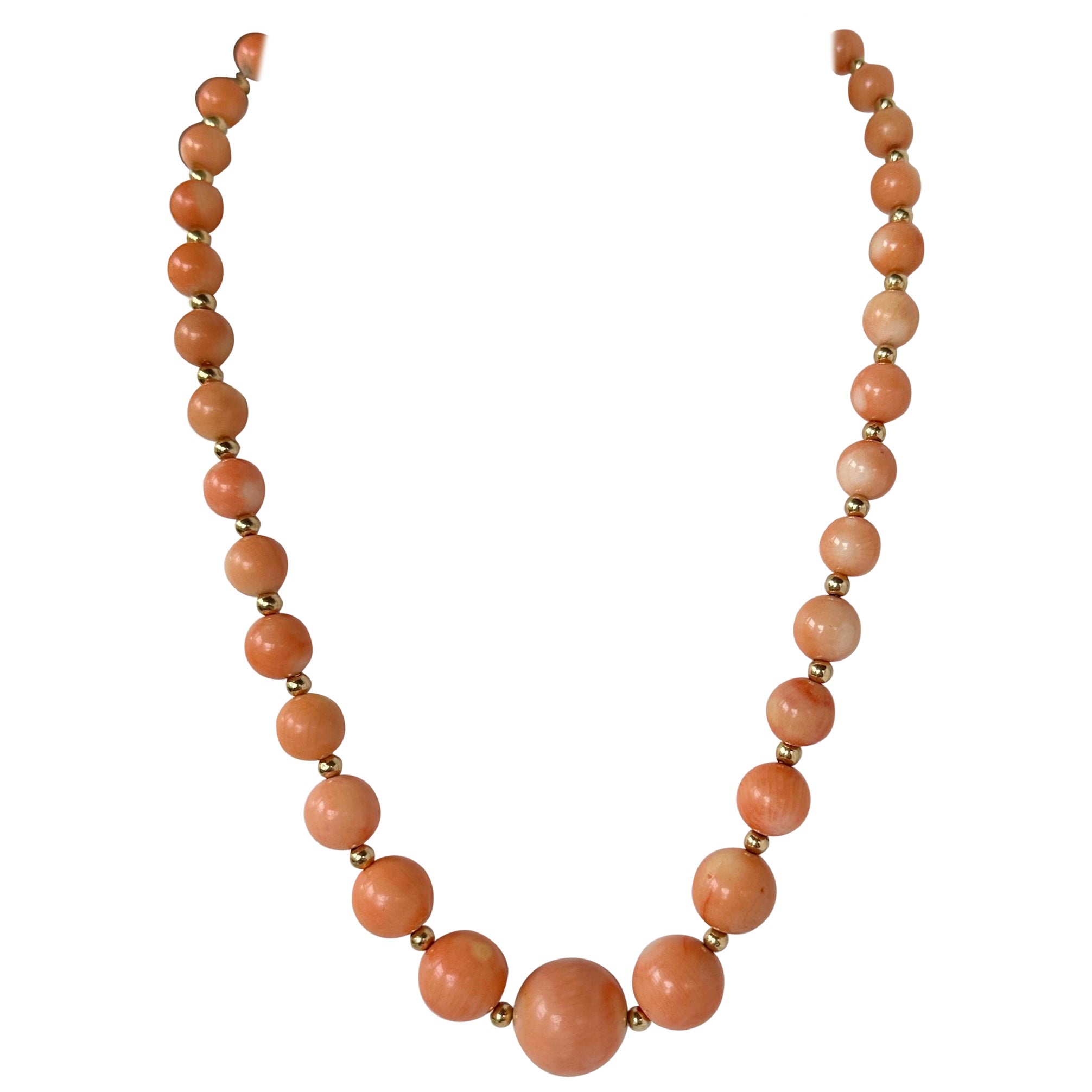 Natural 18mm Pink Momo Coral 14 Karat Gold Necklace Graduated 19.5 Inches For Sale