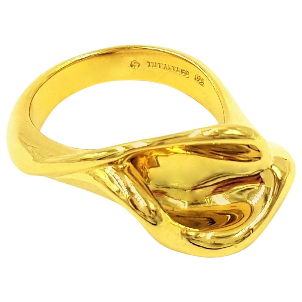 Circa 1980
s Tiffany 
Co. Elsa Peretti Lifelike 18k Gold Calla Lily Flower Rin For Sale