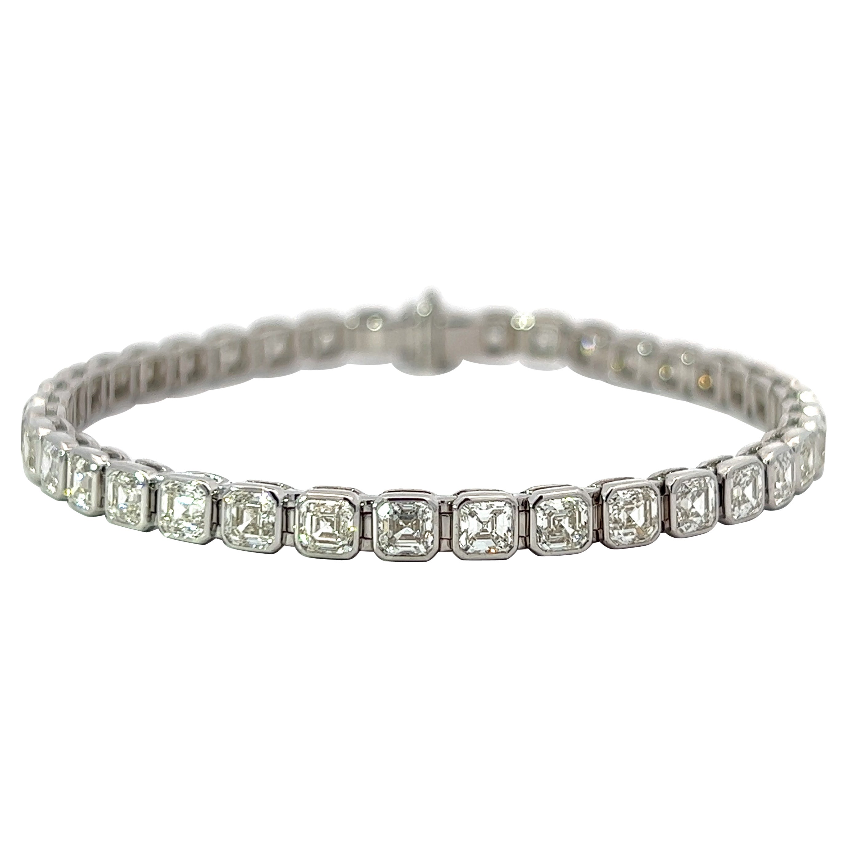 Armband mit Diamanten im Asscher-Schliff in 18KW (9,34 Karat VVS) von Arnav im Angebot