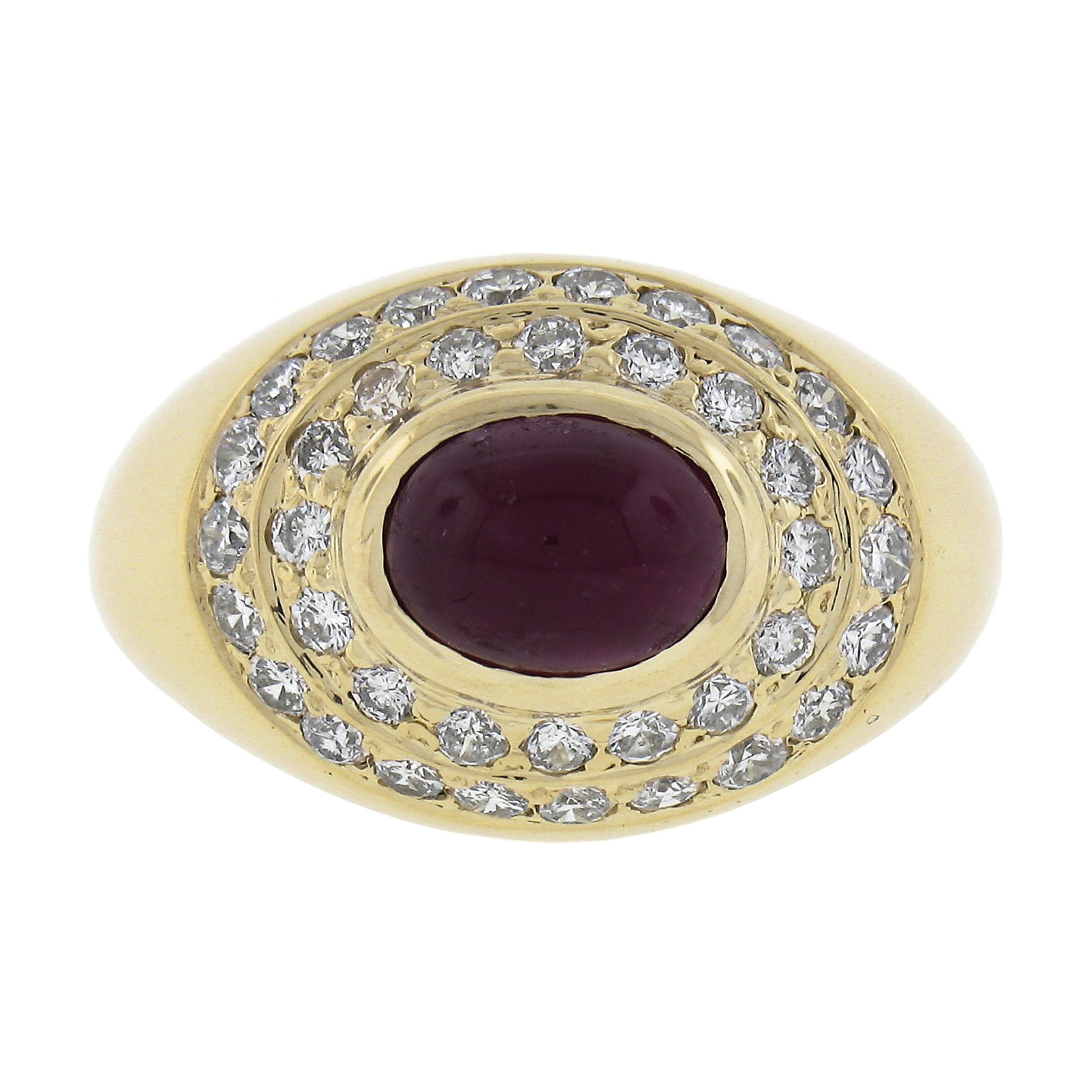 14 Karat Gelbgold Oval Cabochon Rubin mit 0,80 Karat Diamant Dual Halo Cocktail-Ring