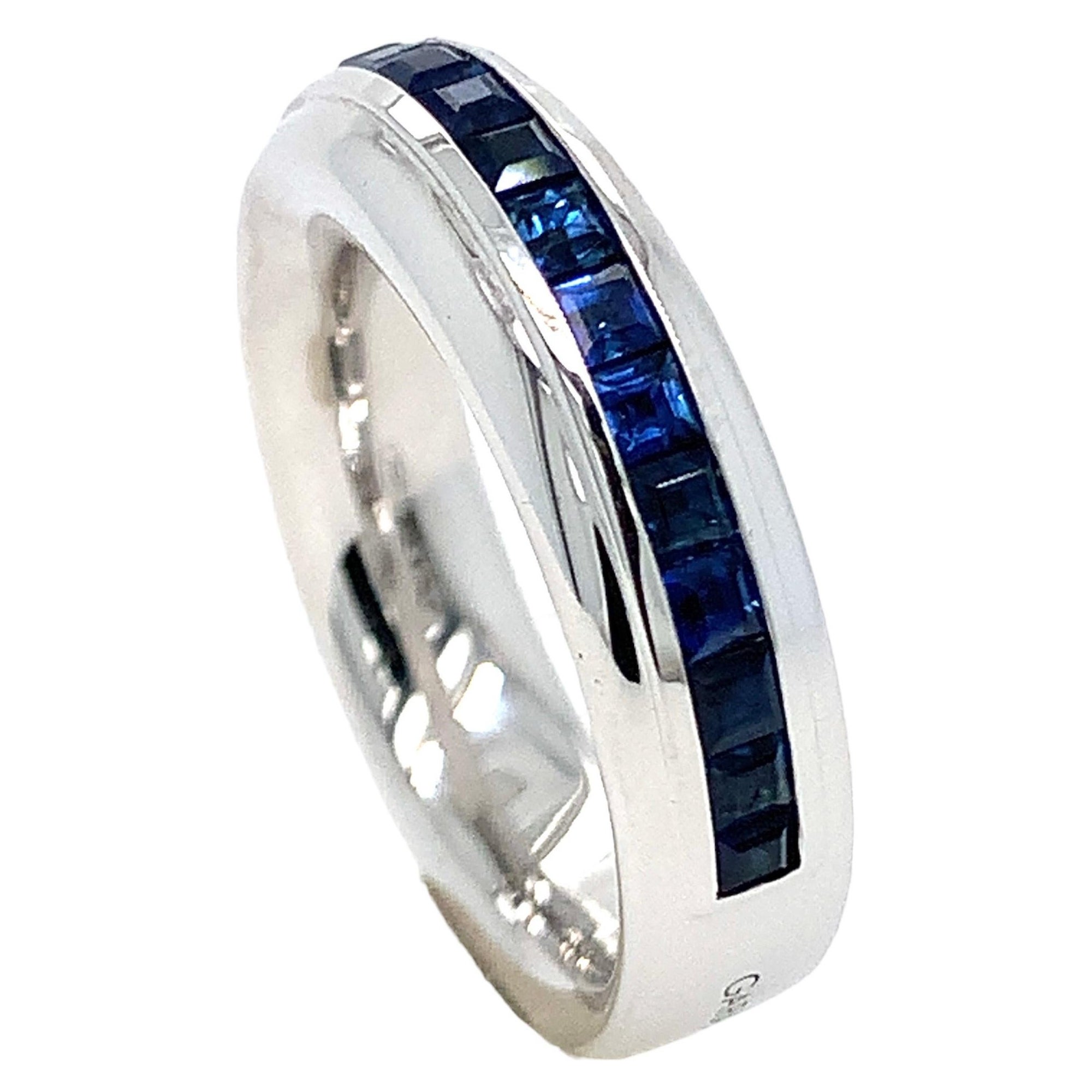 18 Karat White Gold Blue Sapphires Garavelli Ring For Sale