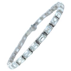 Smaragdschliff-Diamant-Armband mit halber Lünette aus Platin (14,25ct VVS) von Arnav