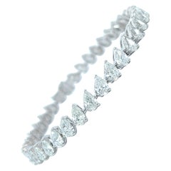 Bracelet à diamants diagonaux en forme de poire de 18KW (11,36 carats SI) par Arnav