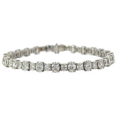 Bracelet tennis en diamants taille ovale et petits de 18KW (10,51 carats VVS) par Arnav