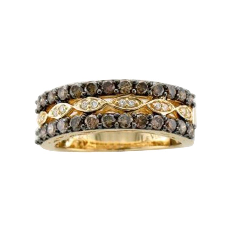 Anello con diamanti cioccolato e diamanti vaniglia incastonati in oro miele 14K