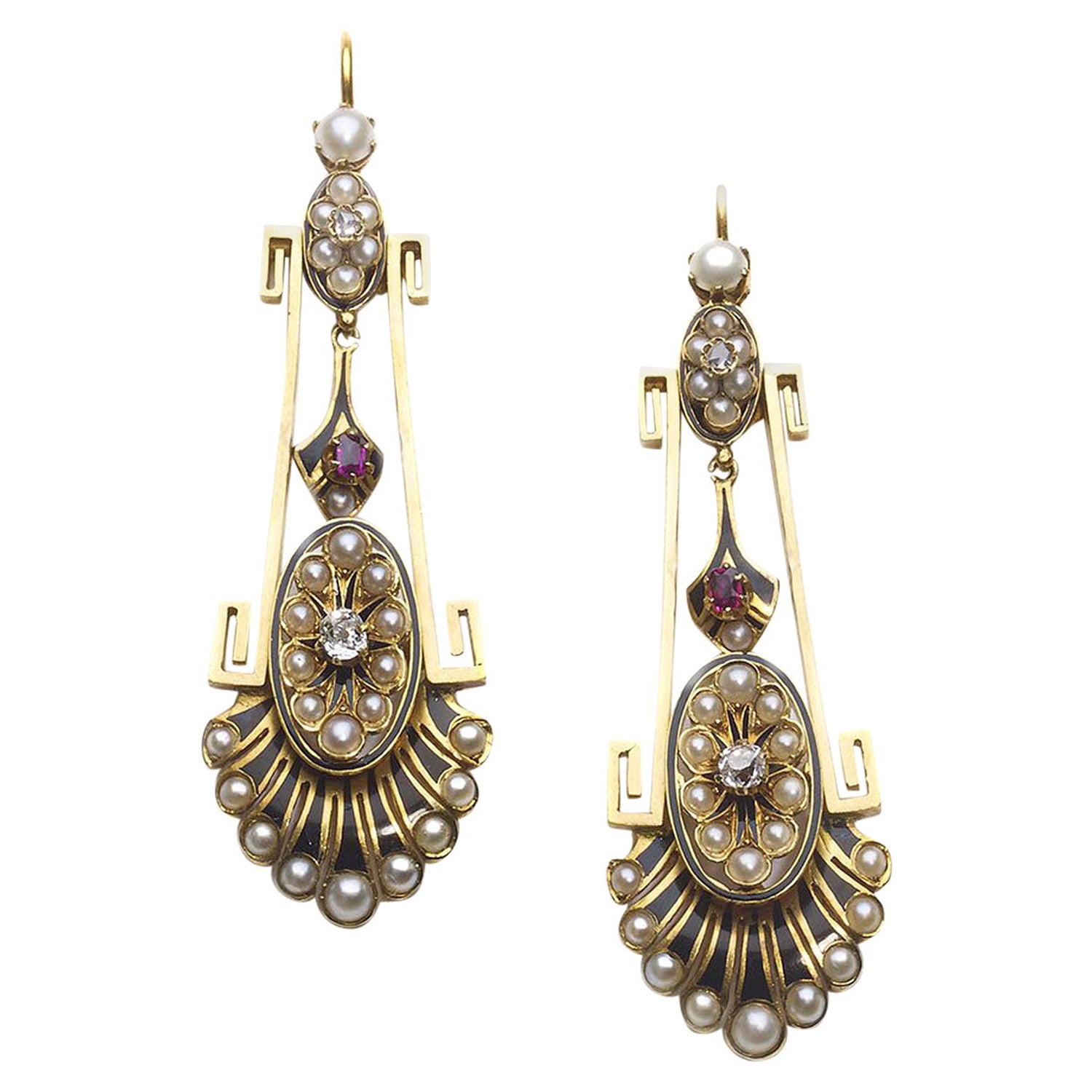 Boucles d'oreilles en or, perles, diamants, émail et rubis de l'Aesthetic Movement de l'époque victorienne