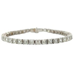 Bracelet tennis en or blanc 18 carats avec diamants taille Asscher (12,85 carats VVS) par Arnav