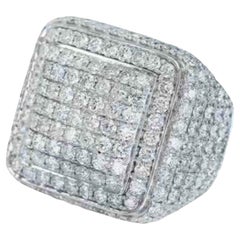 Gorgeous 7.40 carats of diamonds on ring 
