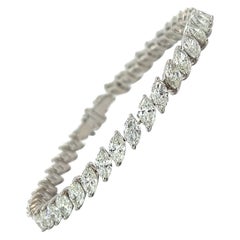 Diagonales Tennisarmband mit Diamanten im Marquise-Schliff in 18KW (12,16ct VS) von Arnav