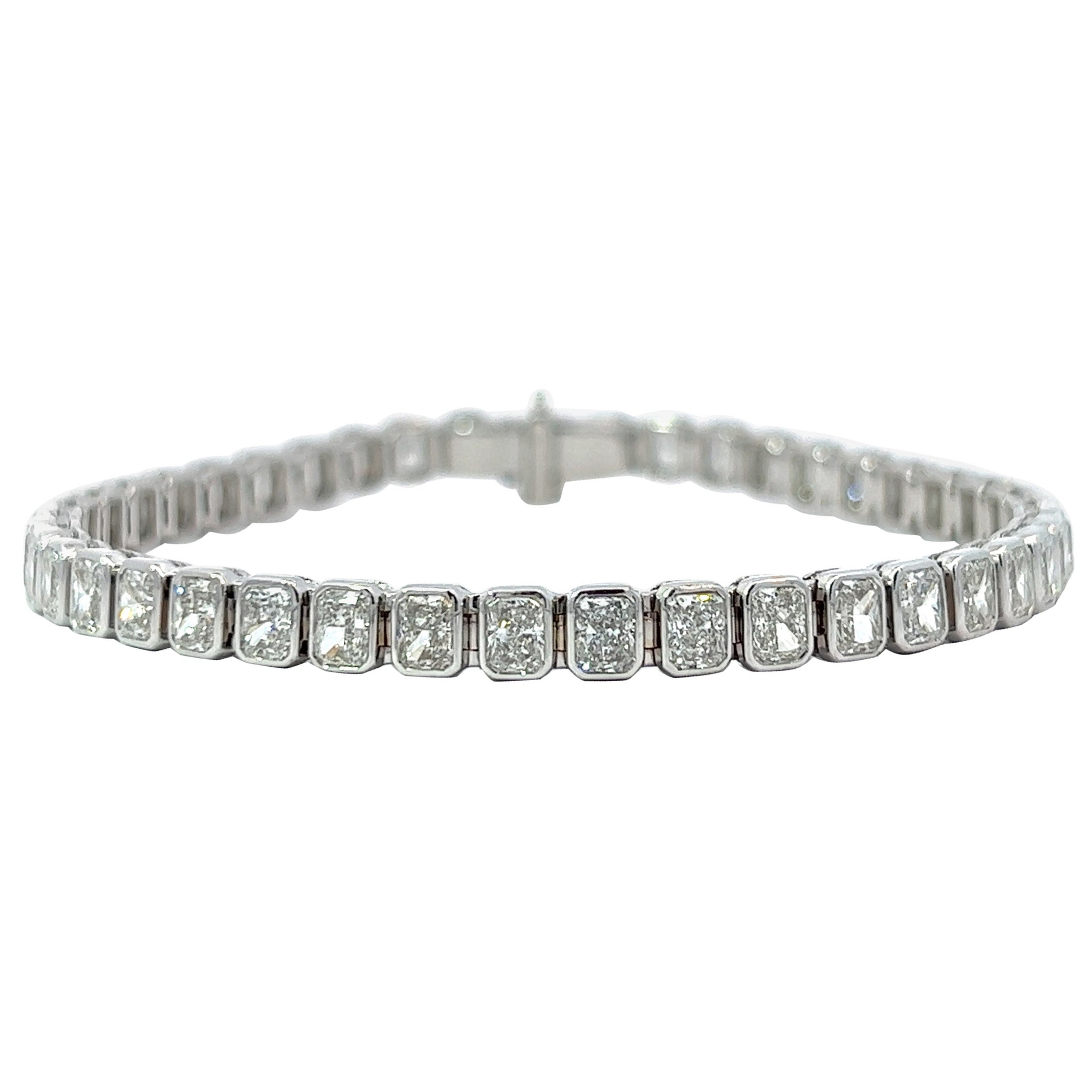 Bracelet en or blanc 18 carats avec diamants taille radiant (8,35 VVS) par Arnav