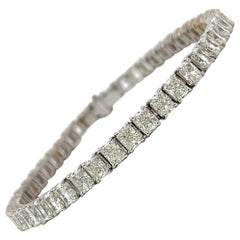Bracelet tennis en or blanc 18 carats avec diamants taille radiant (14,44 carats VVS) par Arnav