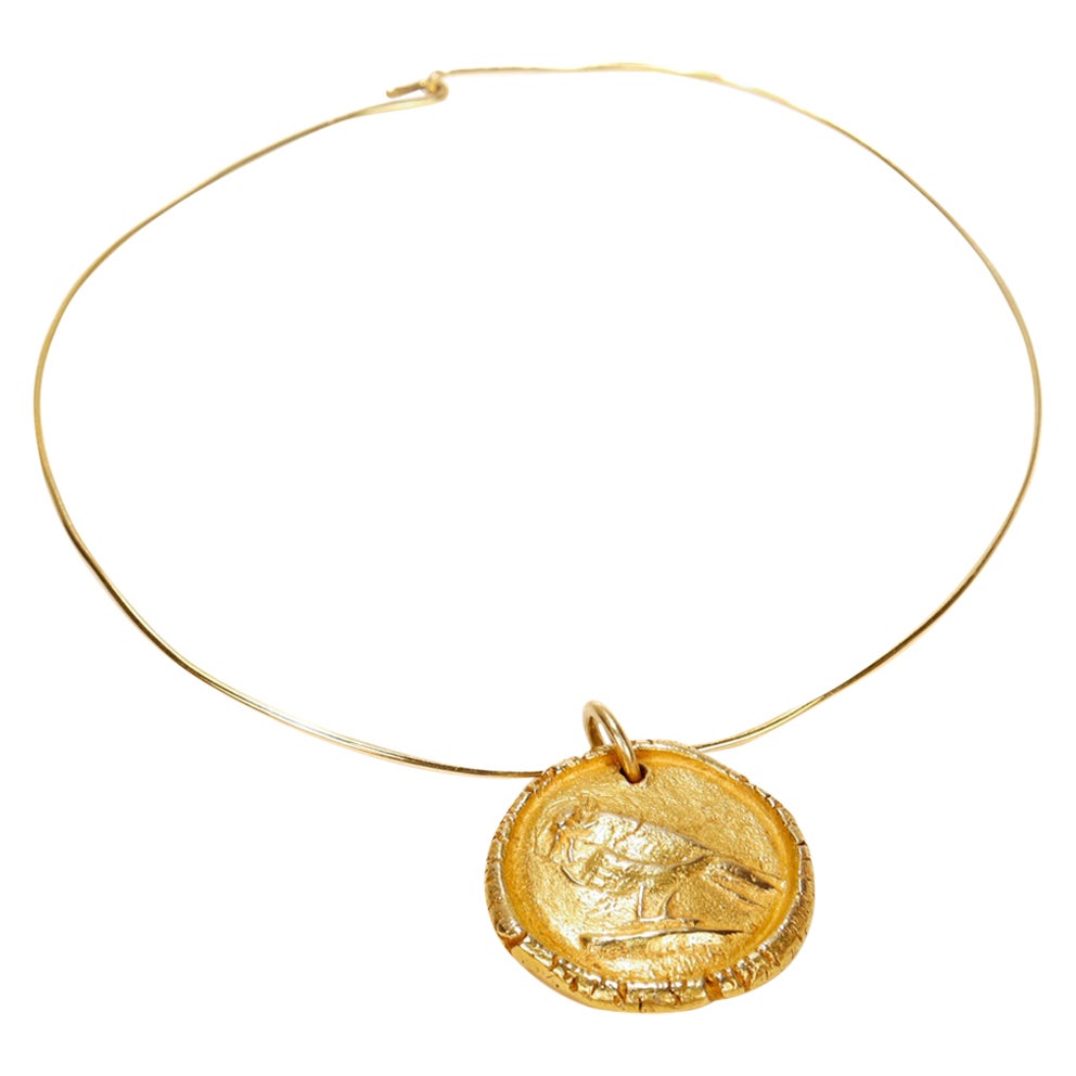 Collier pendentif oiseau de profil en or 14 carats d'après Pablo Picasso en vente