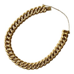 An 18 carat Yellow Gold Round Curb Link Bracelet 