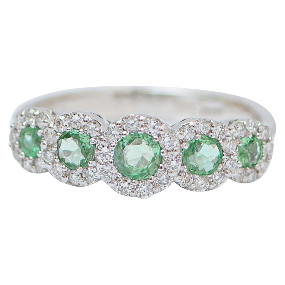 Smaragde, Diamanten, 18 Karat Weißgold Ring.