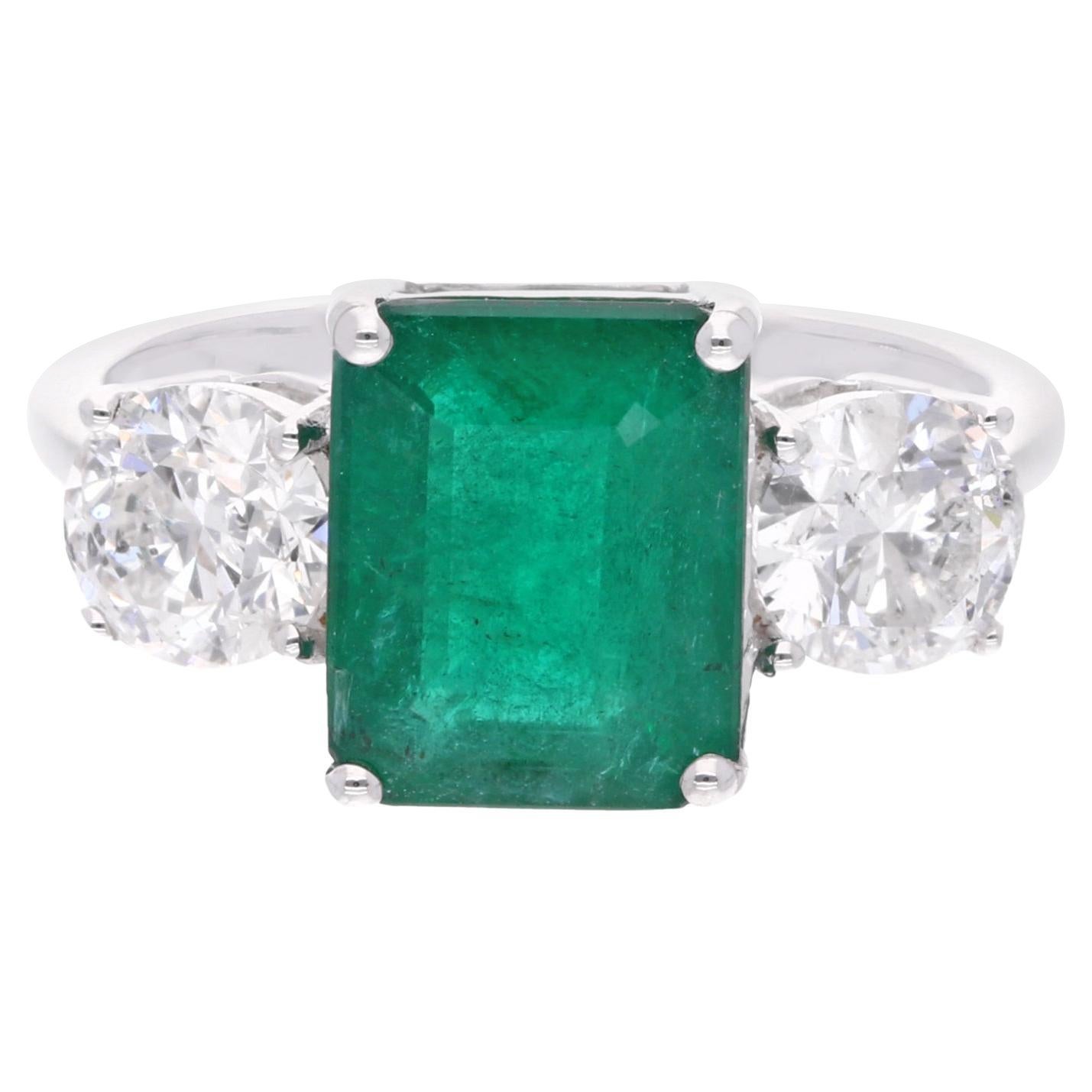 Natural Emerald Gemstone Ring SI Clarity HI Color Diamond 18 Karat White Gold For Sale