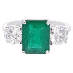 Natural Emerald Gemstone Ring SI Clarity HI Color Diamond 18 Karat White Gold