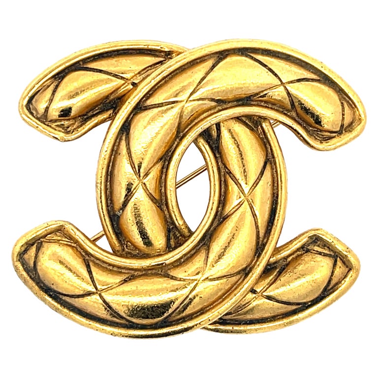 CHANEL Vintage Quilted CC Brooch For Sale at 1stDibs