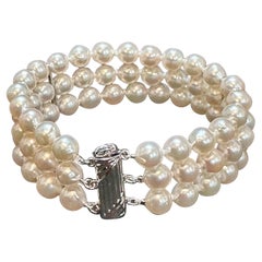 8mm  Bracelet triple rang de perles japonaises d'Akoya, fermoir en argent sterling, 8 pouces