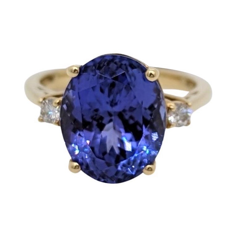Tanzanite Oval and White Diamond Ring in 14K Yellow Gold For Sale
