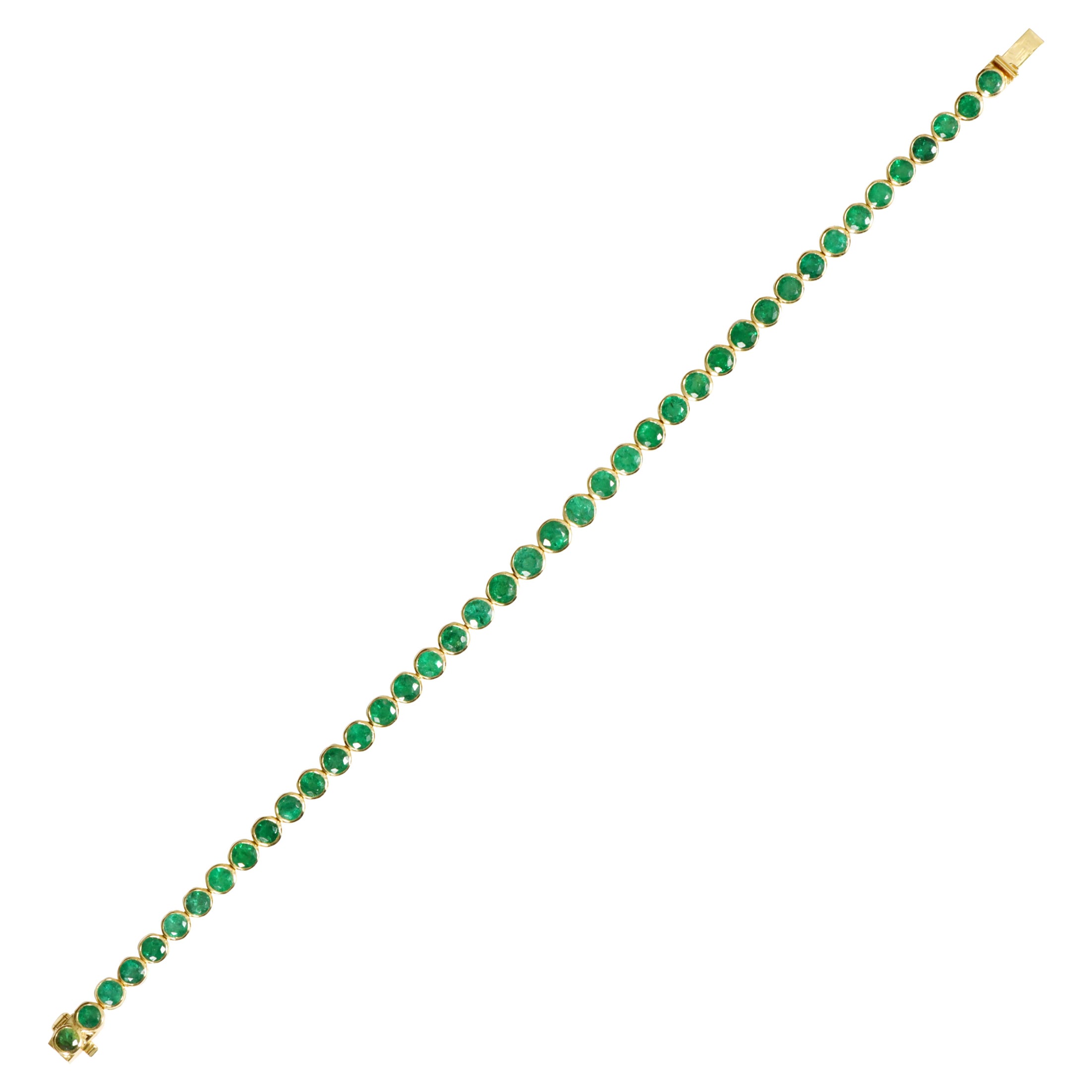 18 Karat Yellow Gold 8.27 Carat Emerald Tennis Bracelet in Bezel Setting For Sale
