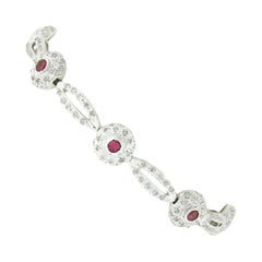 Bracelet de tennis à maillons ouverts en or blanc 18k, 6.75", pavé de diamants ronds avec chaton en rubis