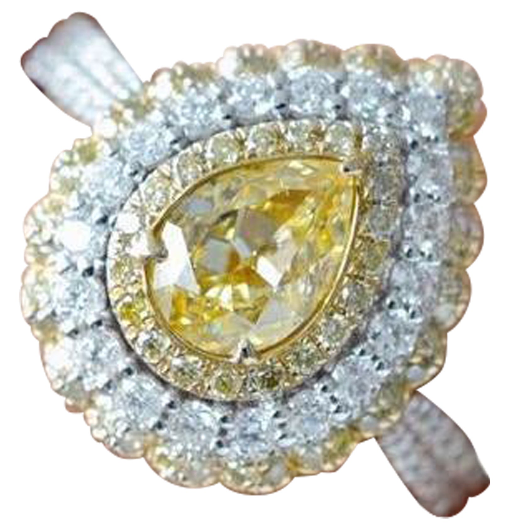 Bague en diamant jaune clair fantaisie de 0,68 carat de pureté VS2 certifié GIA