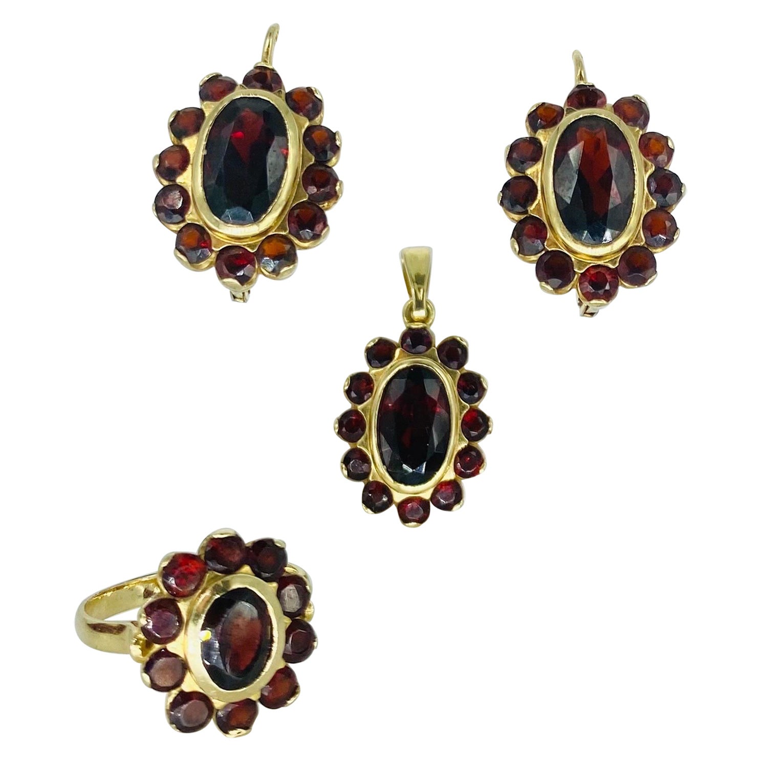 Vintage 20 Carat Garnet Gemstones Set Earrings, Ring and Pendant 14k Gold Italy For Sale
