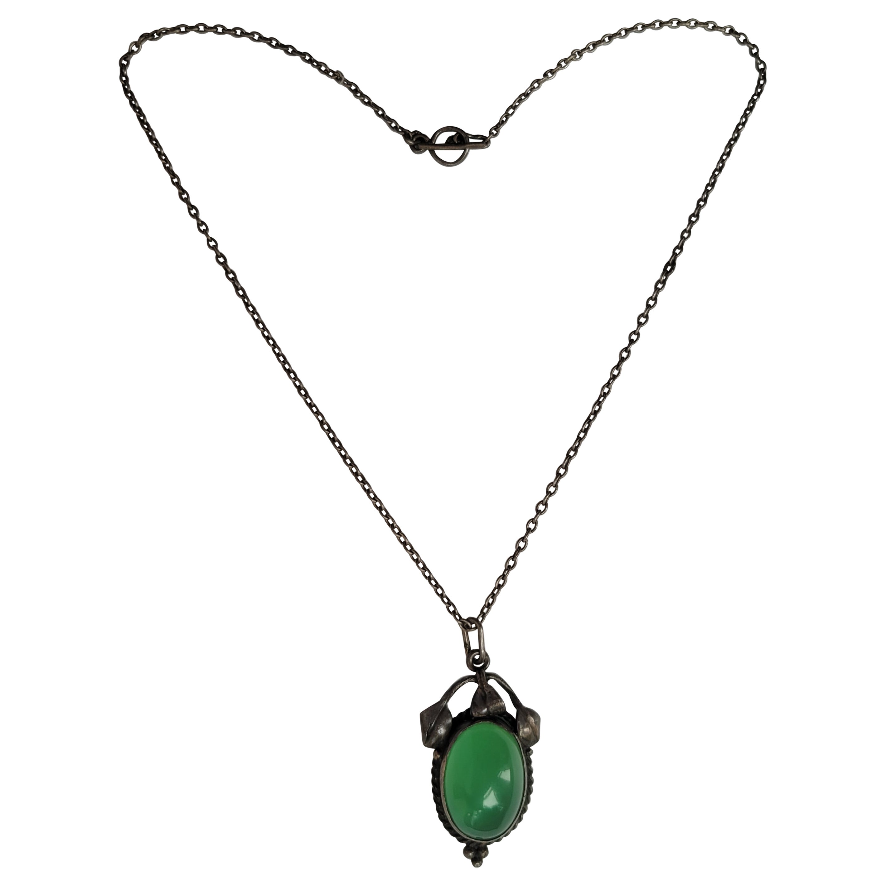 Arts & Crafts c.1900s Green Chrysophrase Silver Pendant Necklace For Sale