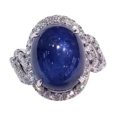 Bague en or blanc 18 carats avec saphir bleu cabochon certifié IGI de 11,12 carats et diamants