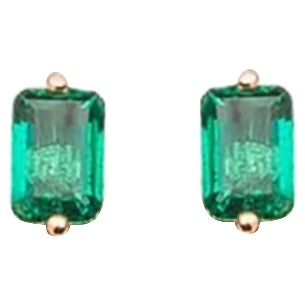 Luxury Essentials Emerald Stud Earrings For Sale