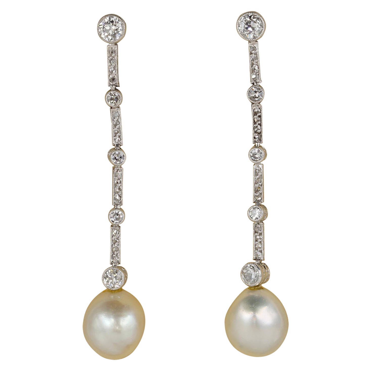 Platin-Ohrringe mit zertifizierten natürlichen Perlen und Diamanten im Edwardian-Stil