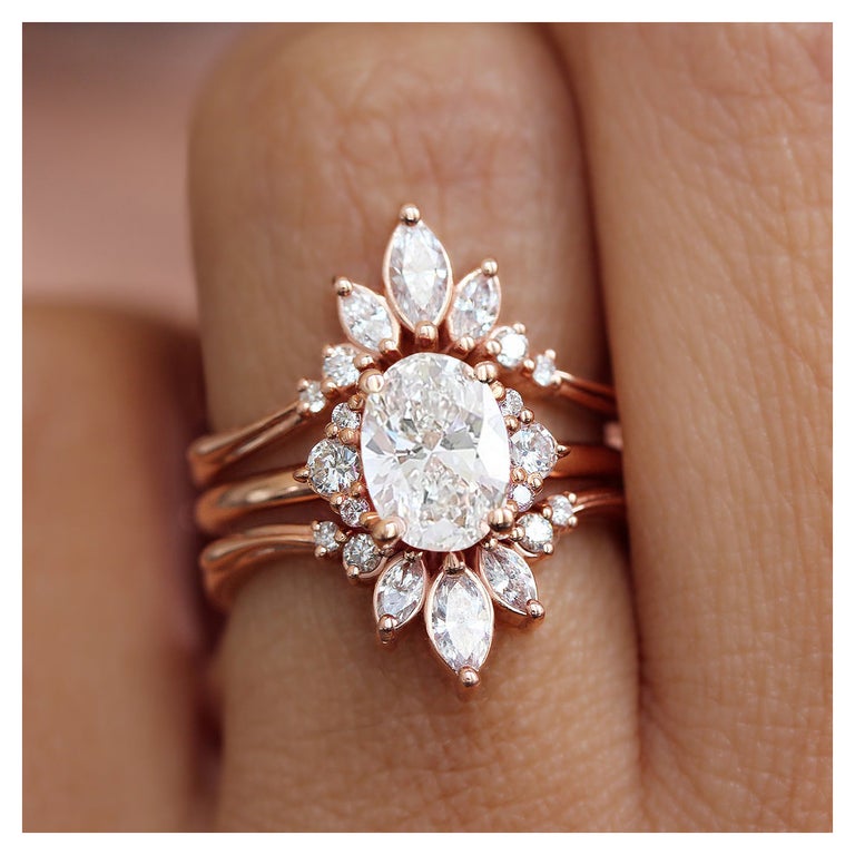 Einfacher ovaler Diamant-Verlobungsring mit Ringschutz Isabella und  Danielle, personalisierbar, im Angebot bei 1stDibs