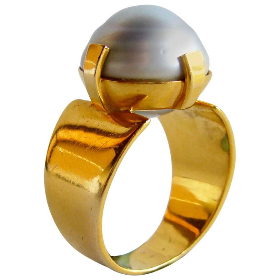 1960s Grey Baroque Pearl Gold Modernist Ring