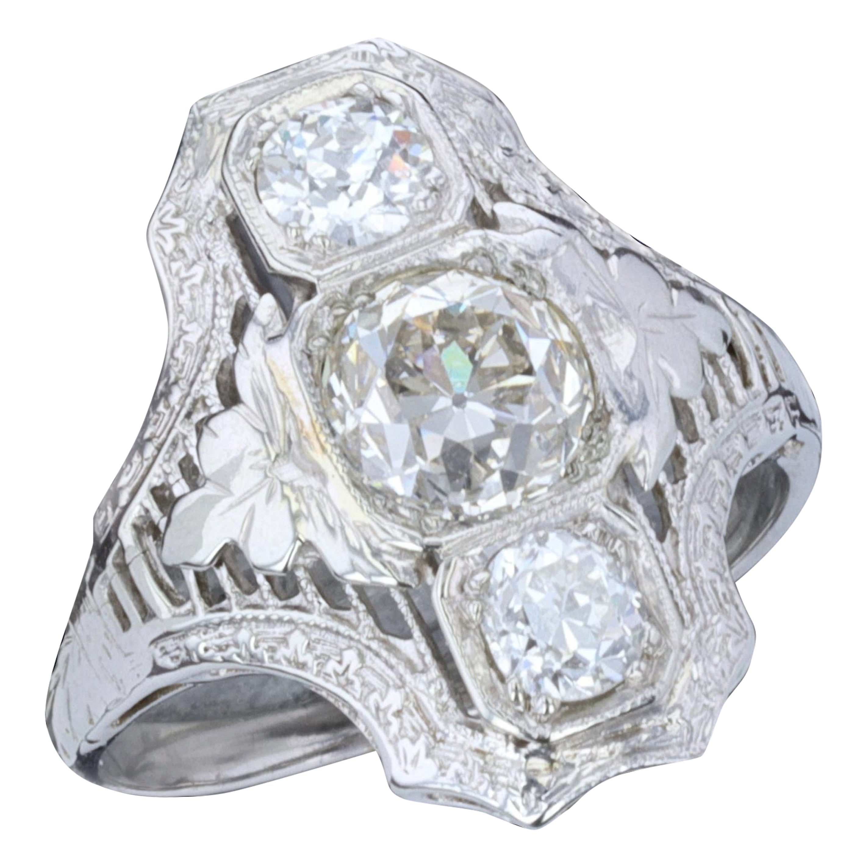 Bague Art Déco à trois pierres en diamants « Old Mine »  en vente