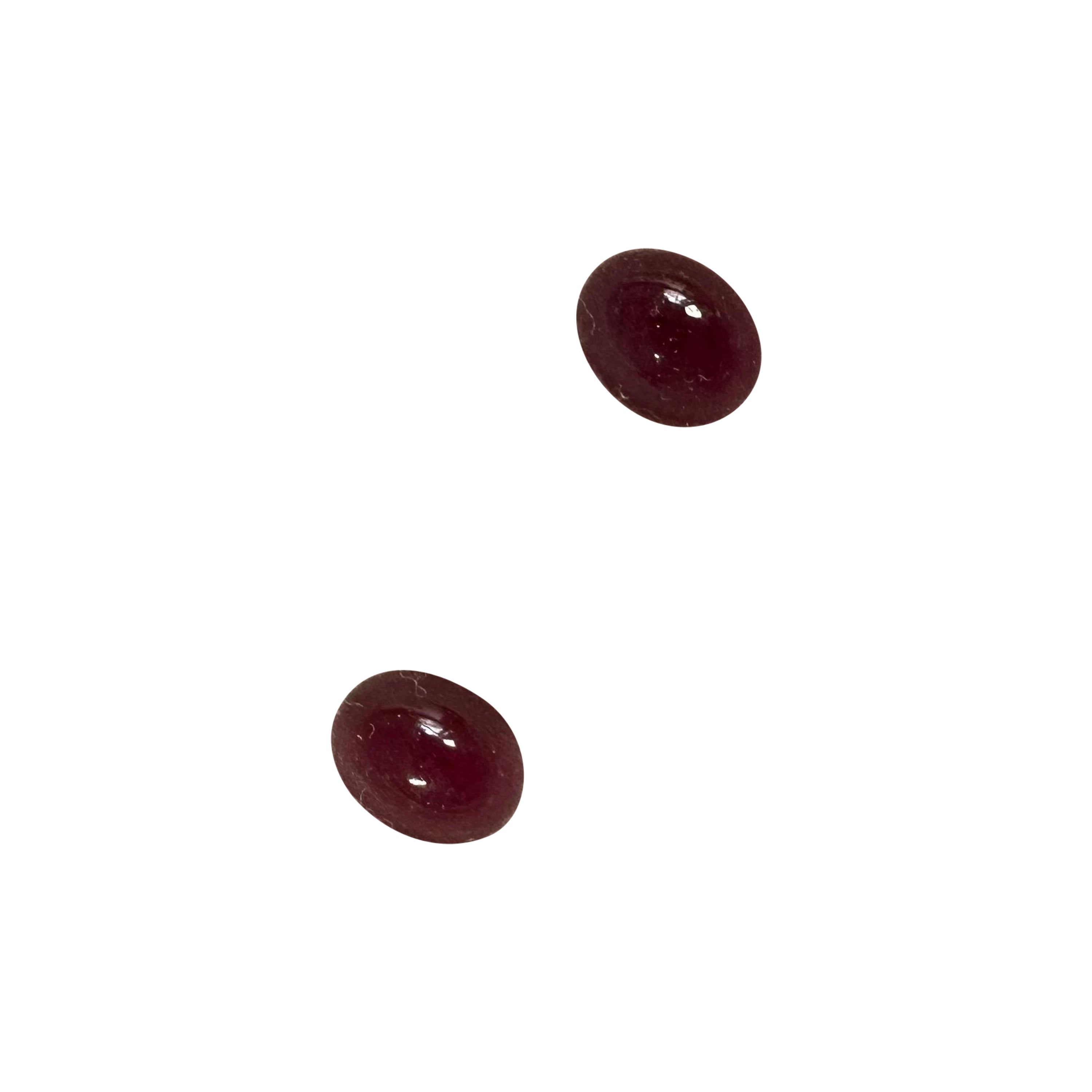 Paire de rubis cabochons ovales assortis rares de 8,8 mm