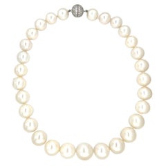 Vintage Sophia D Platinum South Sea Pearl Necklace with 4 carats Diamond Clasp 