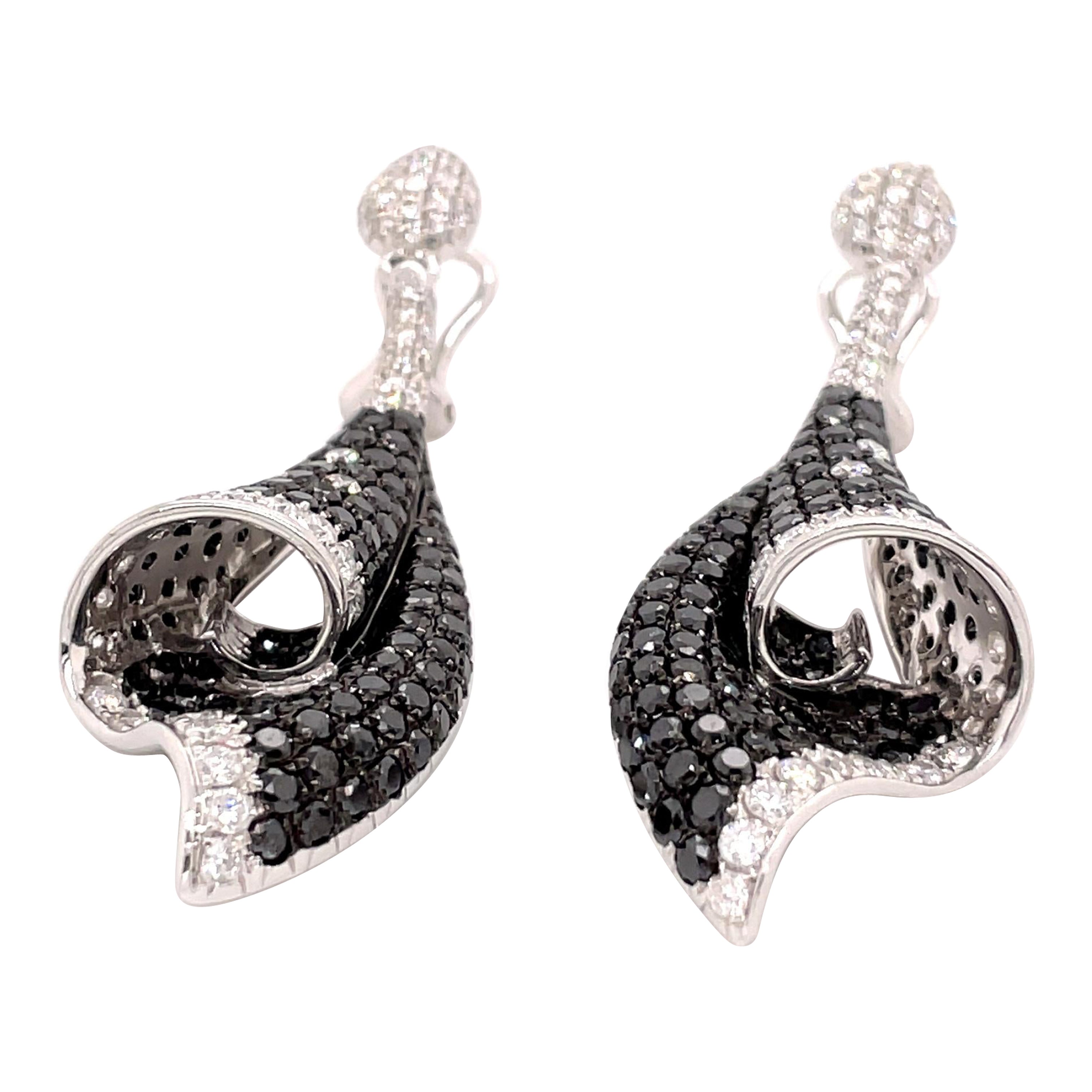 Black Diamonds and White Diamonds Conch Shell Earrings For Sale