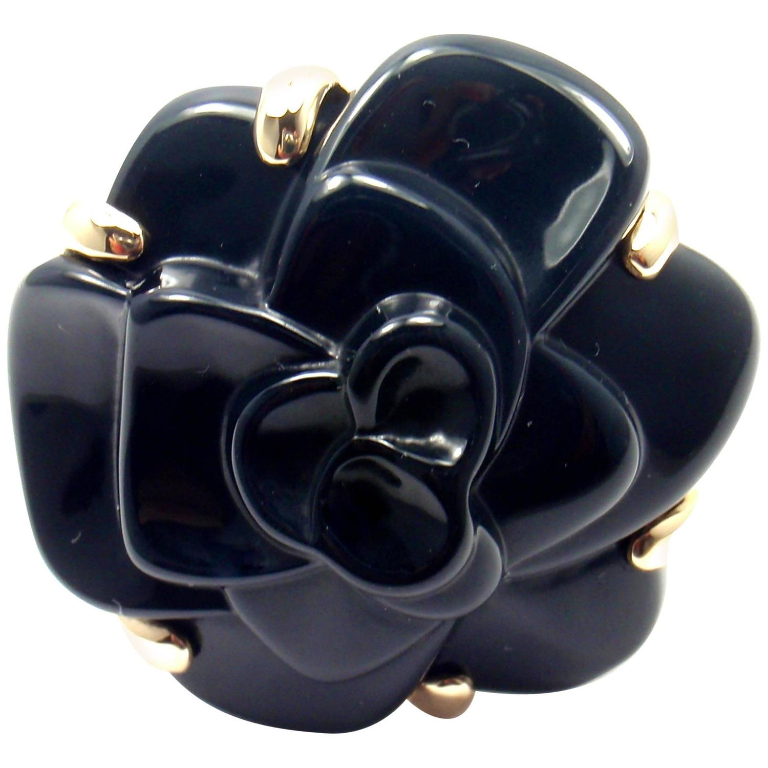 Chanel Camelia Black Onyx Gold Medium Flower Ring For Sale at 1stdibs
