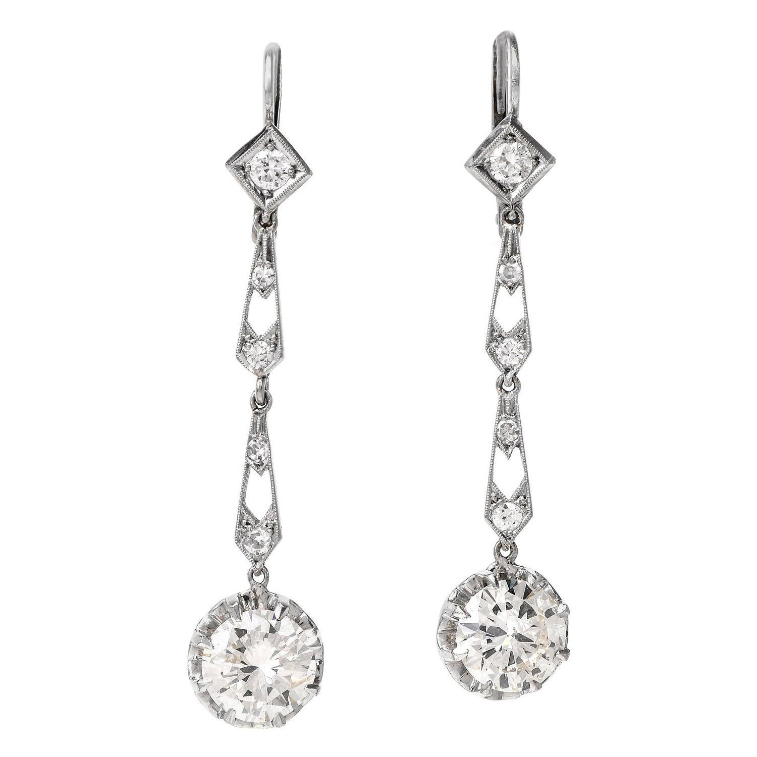 Antique 5.05 carats Diamond Art Deco 18 Karat White Gold Dangle Drop Earrings For Sale