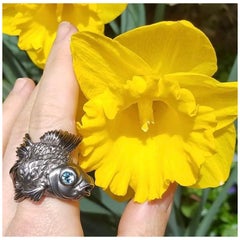 Bague en forme de poisson rouge noir