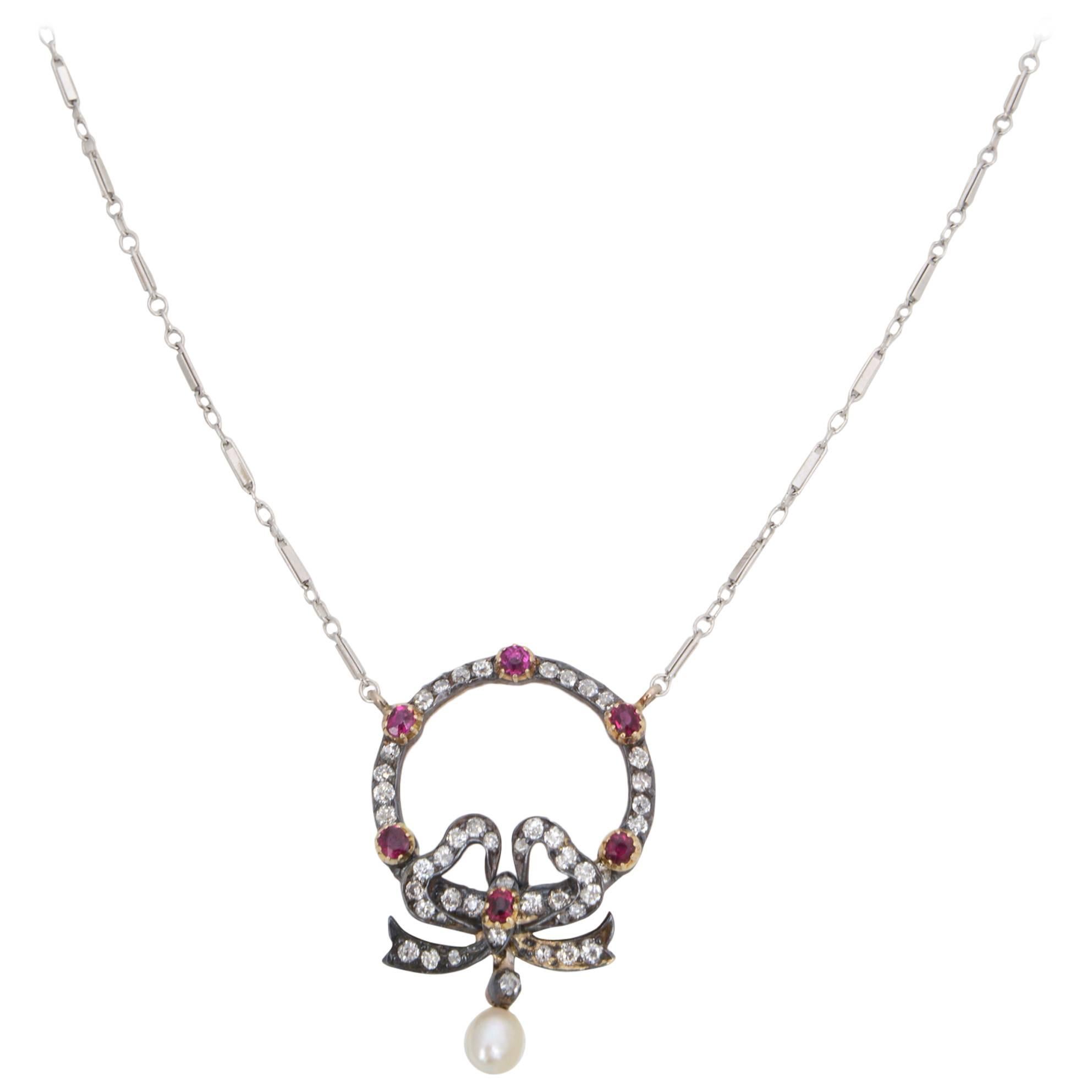 Collier édouardien Belle Époque avec nœud papillon en rubis et diamants