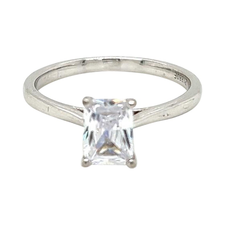 GIA-zertifizierter Solitär-Ring aus Platin mit 1 Karat Diamant im Smaragdschliff