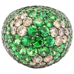 Bague dôme en or noir 18KT sertie de diamants et de tsavorite, de fabrication italienne