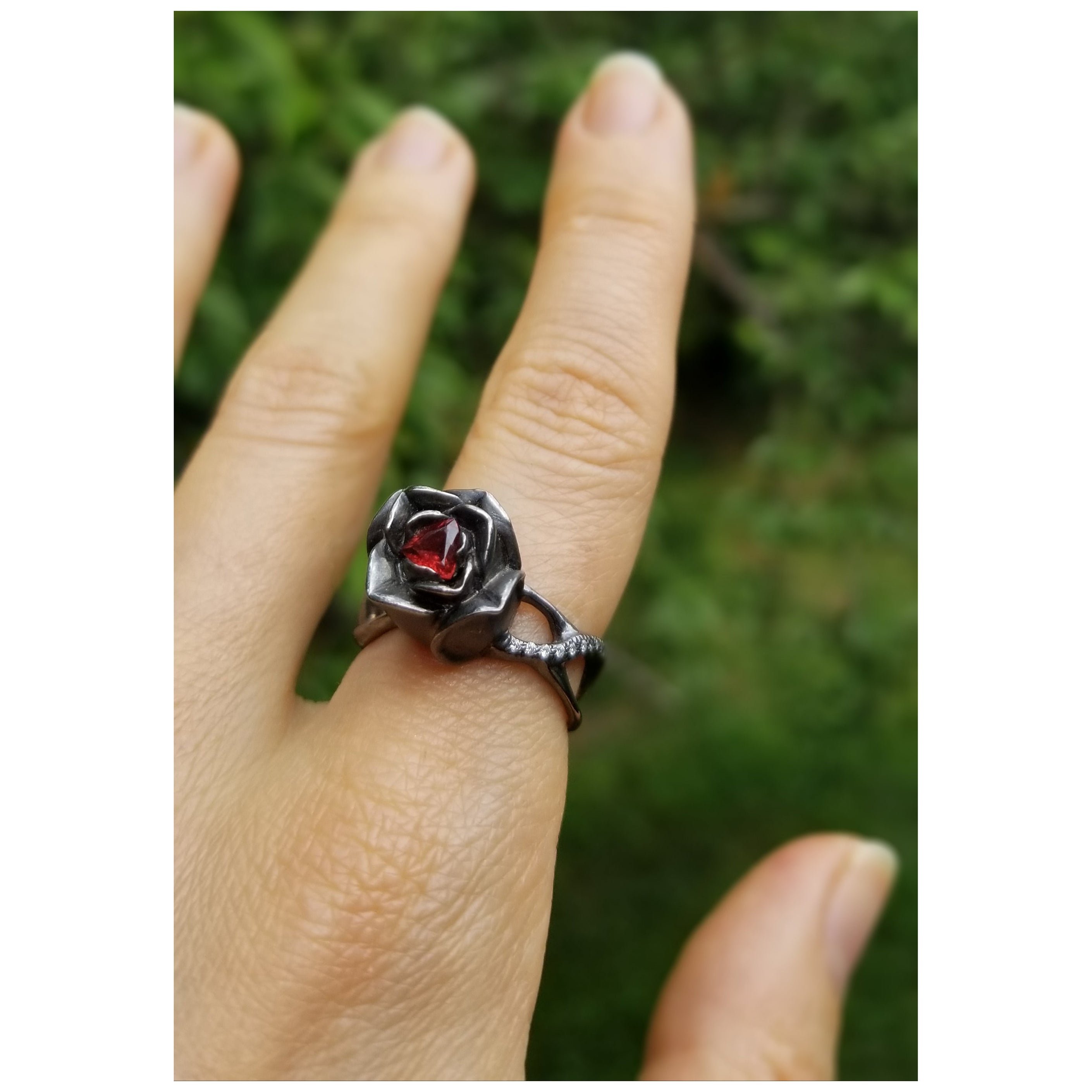 Black rose ring For Sale
