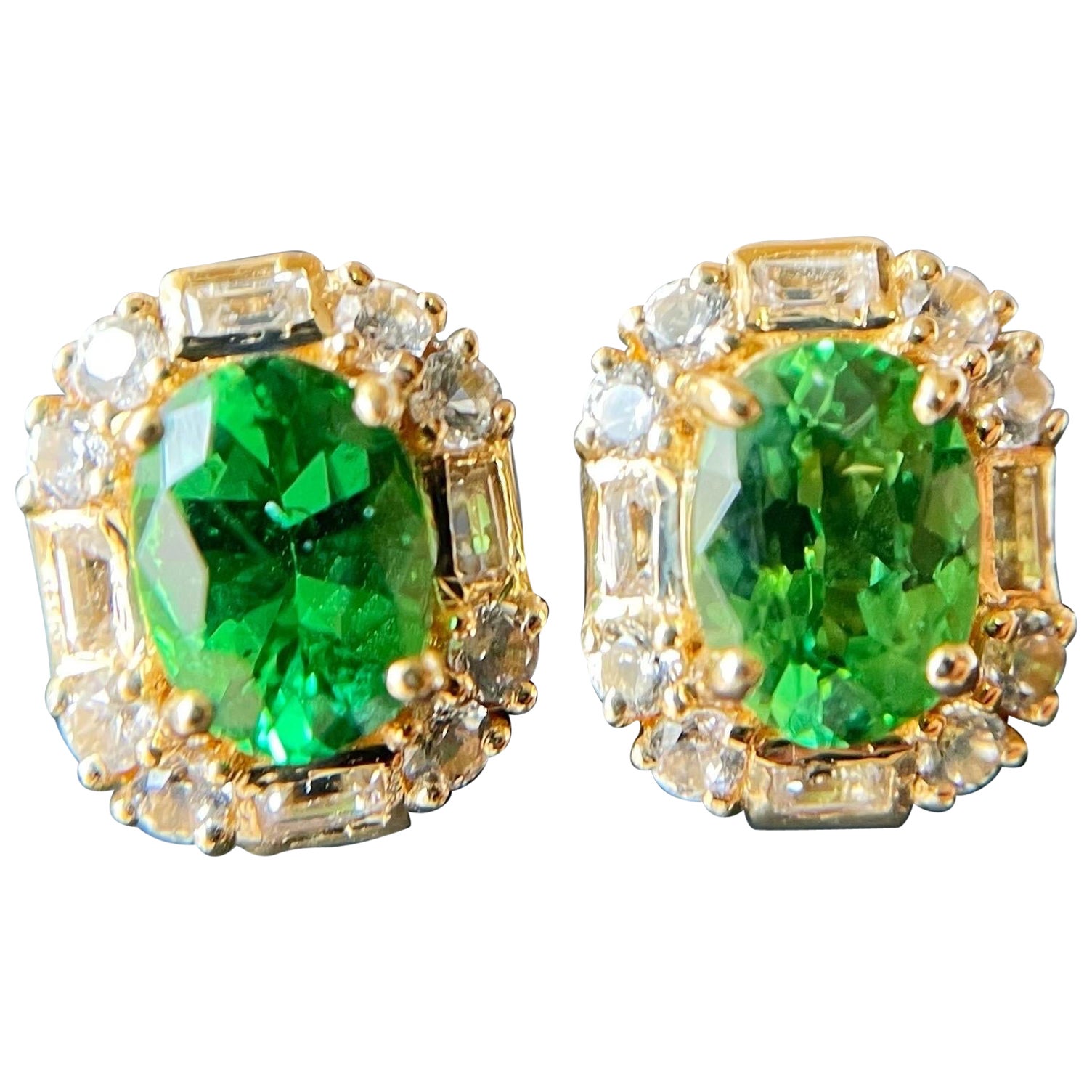 1.15 Ct - Natural Tsavorite in 18K Yellow Gold and White Sapphires Ear Studs For Sale