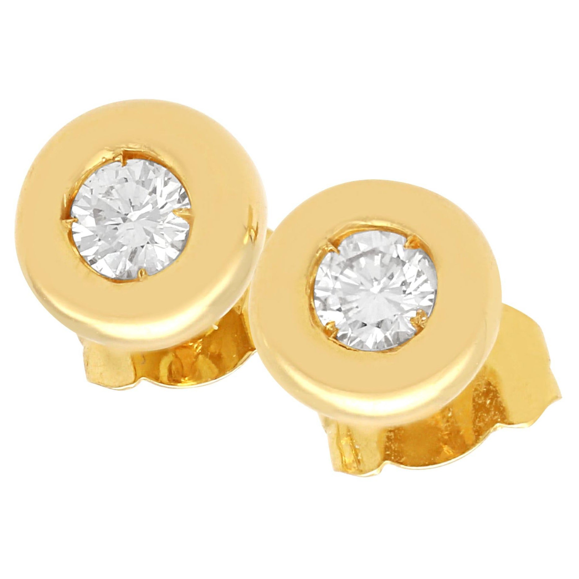 Vintage 0.40Ct Diamond and 18k Yellow Gold Stud Earrings Circa 1960 For Sale