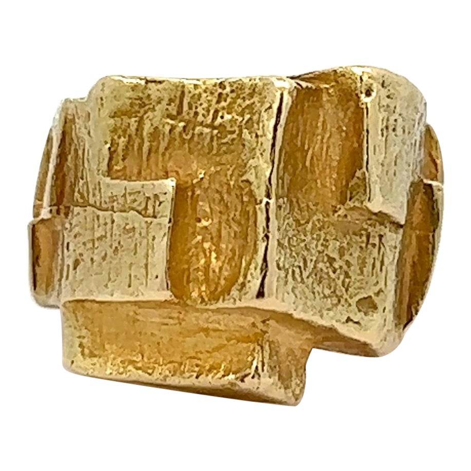 An 18k yellow gold ring by Kutchinsky.